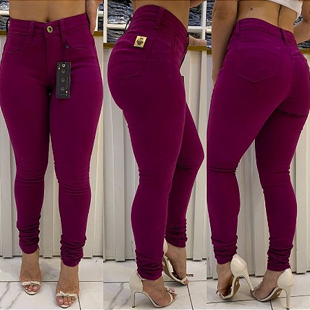 Calça Skinny cor Fúcsia.
