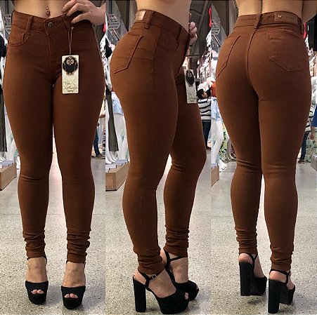 Calça Skinny .