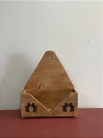 Revisteiro de madeira tipo envelope (RME-03)