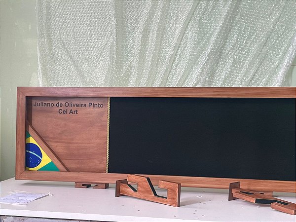 PORTA MEDALHAS COM SUPORTE PARA ESPADA