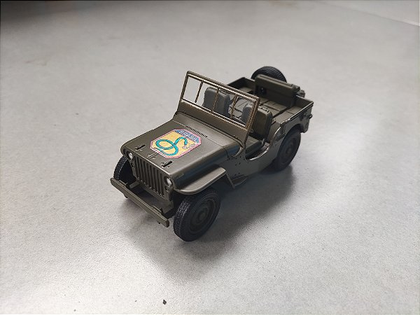 Miniatura jeep willys