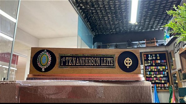 NOME PERSONALIZADO DE MESA ( PRISMA COM SIMBOLOS EM METAL)