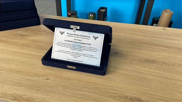 PLACA DE HOMENAGEM COM ESTOJO 20X15
