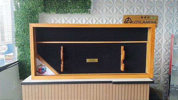 SUPORTE PARA ESPADA HORIZONTAL COM ESPAÇO PARA MEDALHAS