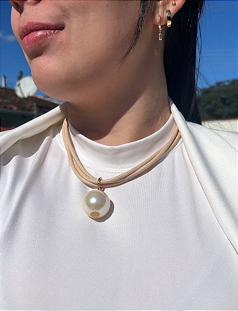 Colar pingente maxi pérola corino