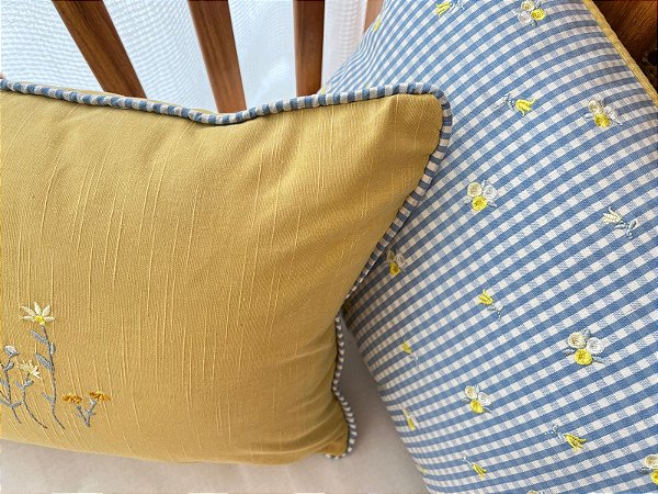PRONTA ENTREGA - Kit de almofadinhas bordado (azul e amarelo)
