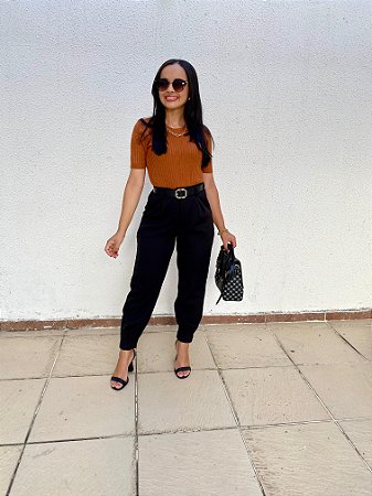 Calça Cenoura Clássica Preta