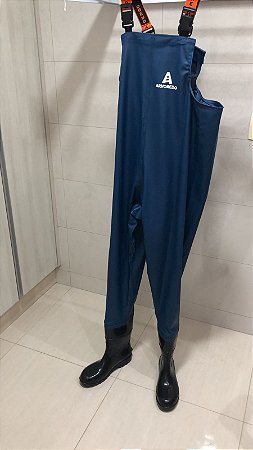 MACACÃO COM BOTA  ARVOREDO