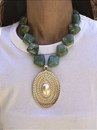 Colar Pedras Maxi Medalha