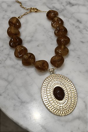 Colar Pedras com Maxi Medalha Marrom