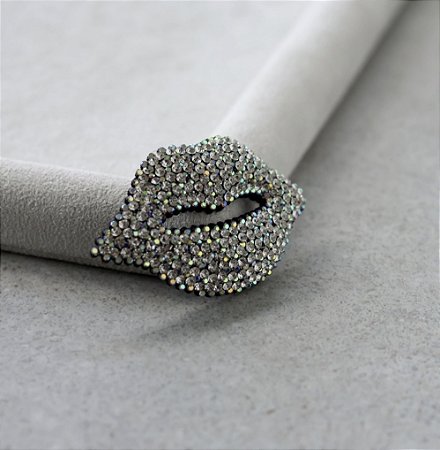 Broche Kiss
