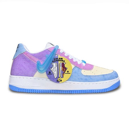 Tênis Air Force 1 UV Reactive troca cor / sol