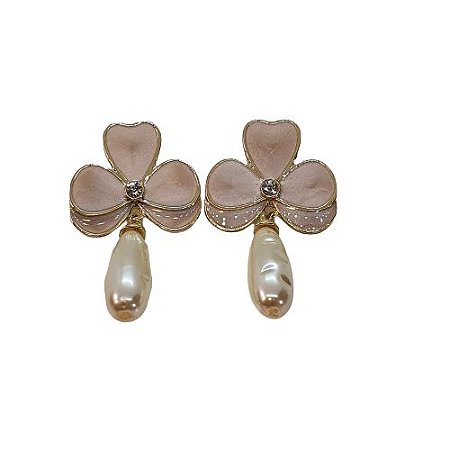 BRINCO ORQUIDEA ESMALTADA COM PINGENTE PEROLA BARROCA