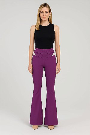 CALÇA FLAIR COM DETALHES NO COS BEGE E ROXA