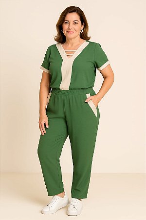 CONJUNTO BLUSA COM MANGA CURTA ABERTURA DECOTE V E CALÇA FORRADA COM ELASTICO DUO CORES VERDE E NUDE