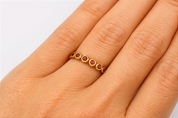 ANEL MEIA ALIANÇA OU APARADOR COM ZIRCONIAS ROSAS EM BANHO DE OURO