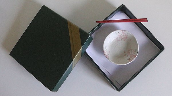Conjunto Tigela Rosa Porcelana com hashi na caixa