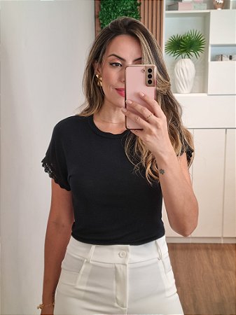 Blusa detalhe crochê