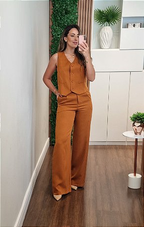 Conjunto colete e calça risca de giz