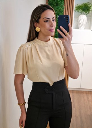Blusa creme botões Carla