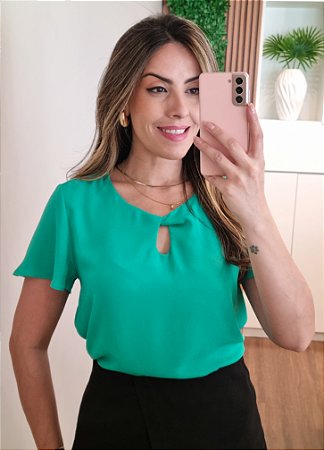 Blusa verde decote gota torcido
