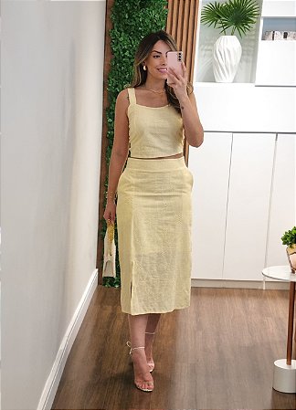 Conjunto amarelo de laise top e saia