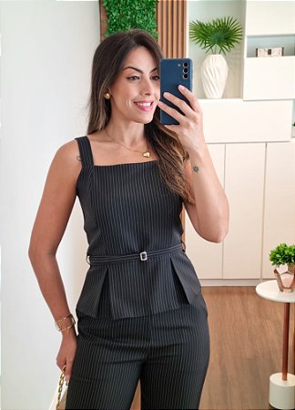 Regata peplum risca de giz preto