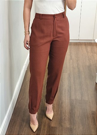 Calça cenoura marrom