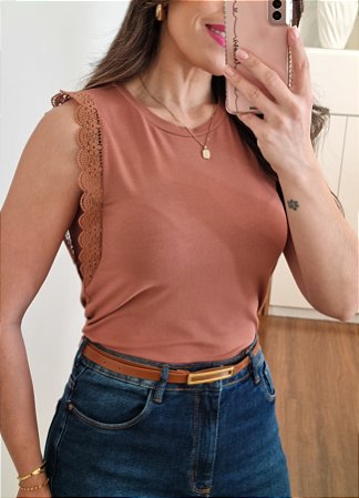 Blusa detalhe renda castanho