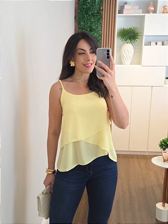 Regata crepe camadas amarela