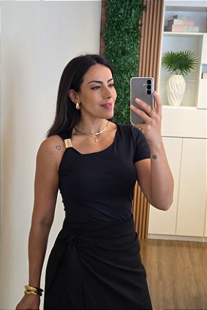 Blusa poliamida preta fivela