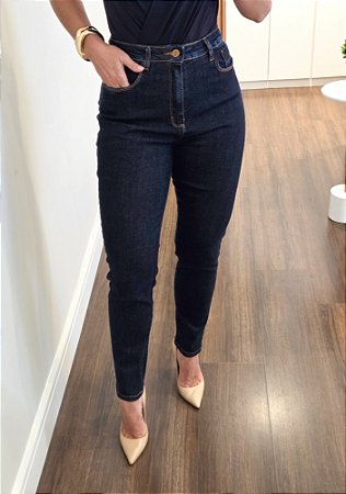 Calça Mom jeans escura