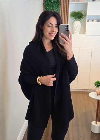 Capa Tricô Preta com Manga Canelada