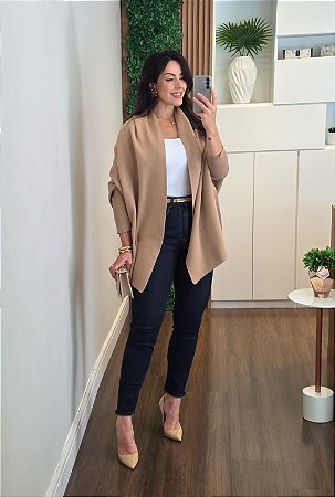 Capa Tricô Areia com Manga Canelada