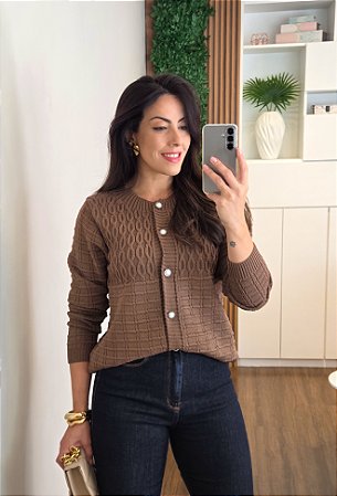 Casaqueto Tricô Mocha Botões Perolados