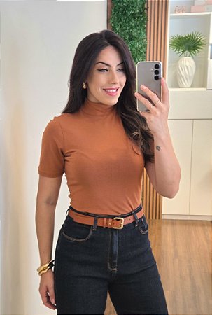Camiseta Gola Alta Viscose Caramelo