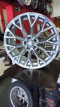 Jogo roda Audi RS 20x8 5. Aro 45. Of set 5x112. Furacão Prata brilhante diamantada Semi Nova