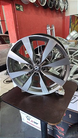 Jogo roda Volkswagen KR Aro 18 4x100 Grafite brilhante Nova