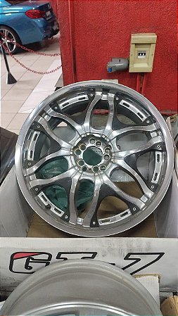 Jogo roda Akuza Aro 20 5x100 Cromadas com aplique preto Semi novas