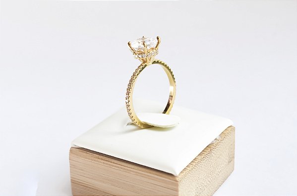ANEL SOLITARIO GOLD CRAVEJADO ZIRCÔNIA