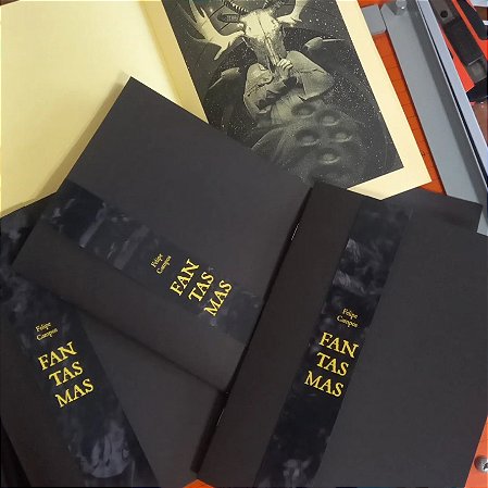 Fantasmas (capa preta)