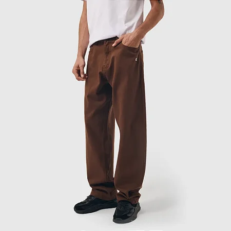 CALÇA CHAMPION SARJA OVERSIZED SCRIPT MARROM