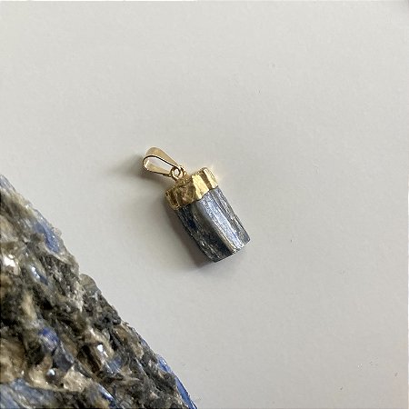 Pingente de Cianita Azul Banhado a Ouro