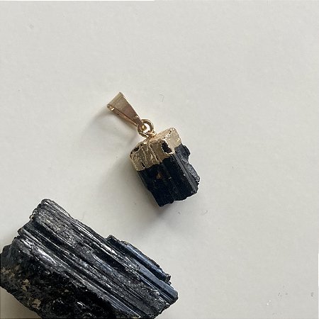 Pingente de Turmalina Negra Banhado a Ouro
