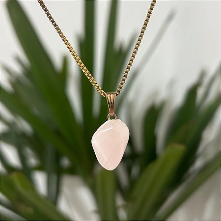 Mini Pingente Polido de Quartzo Rosa - Pino Dourado