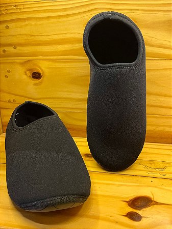 SAPATILHA DE PRAIA EM NEOPRENE PRETA