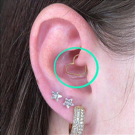 Piercing Orelha/Cartilagem Coração Daith Dourado - Loja de Piercings