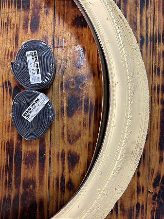 KIT 2 PNEUS CREME E DUAS CÂMARAS BISON ARO 26 PARA BICICLETA ANTIGA