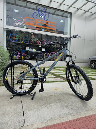 BICICLETA MTB FREERIDE ARO (26) VIKINGX TUFF30 VELOFORCE 9V FREIO DISC HIDRÁULICO QUADRO 13PP COR CINZA/AMARELO