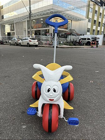 TRICICLO BANDEIRANTE EUROPA PASSEIO & PEDAL (AZUL) - PRODUTO NOVO DE EXPOSIÇÃO – SEM CAIXA